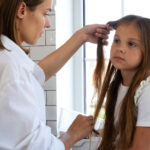 pediculoza_i_pduchii_de_cap_la_copii_i_aduli_soluii_naturale_ampon_i_tratament_rutin_complet