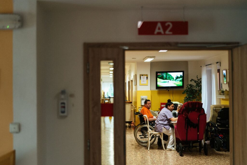 Actele necesare pentru internarea într-un cămin de bătrâni și cei patru pași ai admiterii, explicați la Casa Kevin
