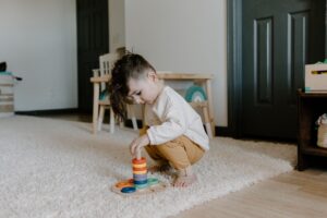 Metode Montessori pe care le poți aplica acasă, fără materiale scumpe