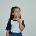 Cum dezvolți gândirea critică la copii prin întrebări simple