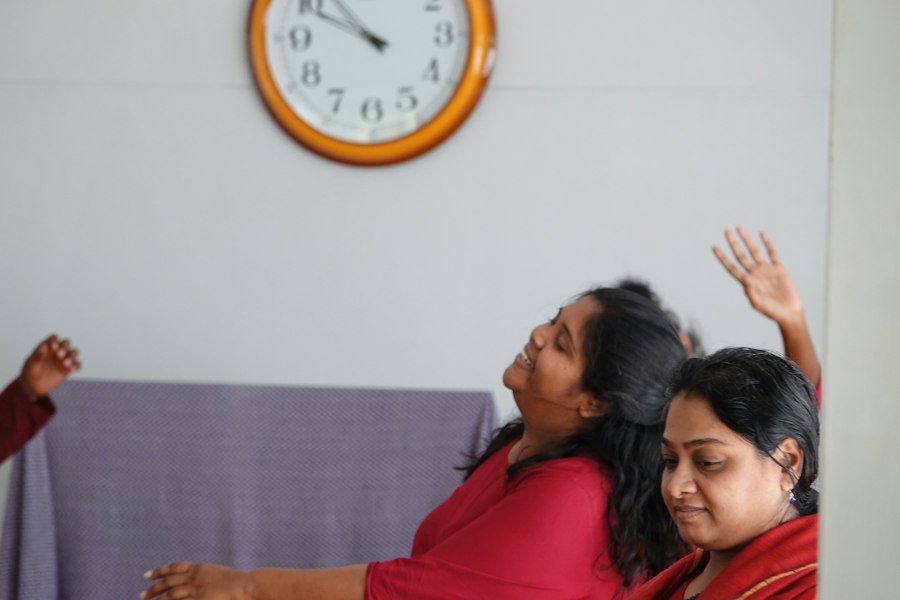 Photo helping children manage time